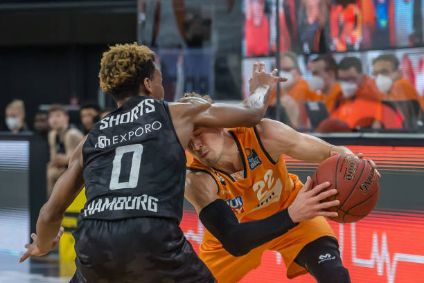 足球成为青 足球成为青