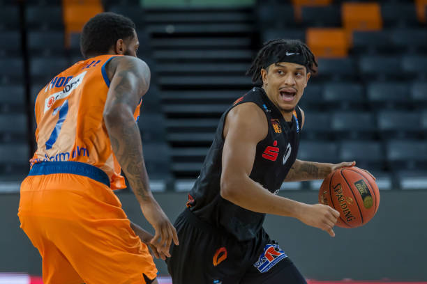 强防守来遏 强防守来遏