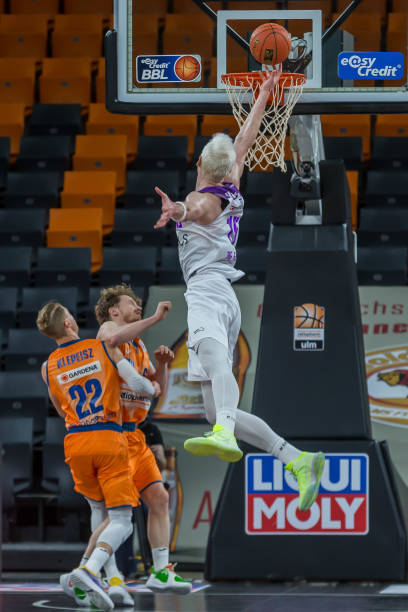 强防守来遏 强防守来遏